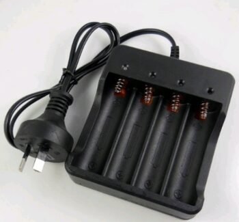 18650 lithium battery charger 4 slot 18650 four charge line charger 3.7v4.2v strong light flashlight charger